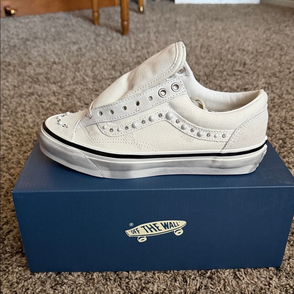 Vans Shoes - Vans OTW Old Skool 36
Pearlized Pack Marshmallow